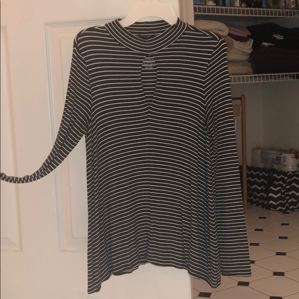 Cute slight turtle neck shirt!